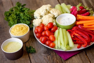 assortiment de crudités et sauces 1