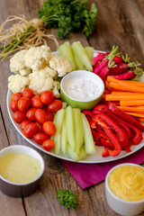 assortiment de crudités et sauces 2