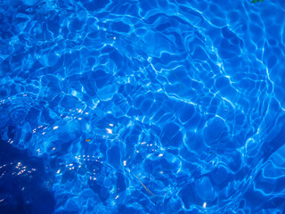 Blaue Wasseroberfläche