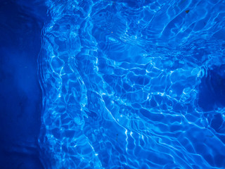 Blaue Wasseroberfläche