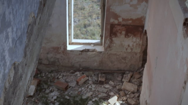 Abandoned house establishing shot pan view