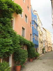 Häuserzeile in der Altstadt von Wasserburg am Inn