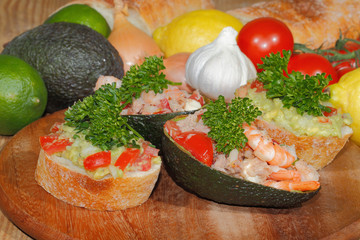 Avocado, Ciabatta, Guacamole, Garnelen, Thunfisch, Tomatensalat