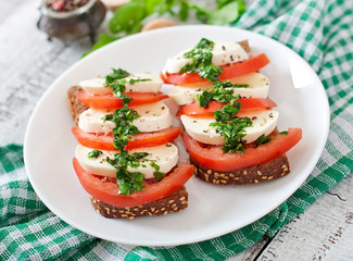 Useful dietary sandwiches with mozzarella, tomatoes and rye bread
