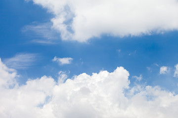 Obraz premium White cloud on blue sky