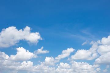 Fototapeta na wymiar White cloud on blue sky
