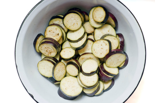 sliced eggplant in a bowl