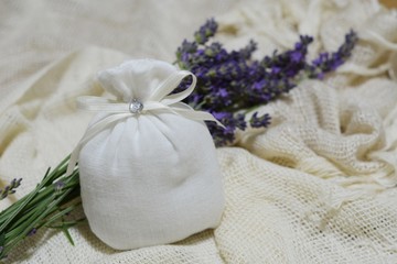 ラベンダーと手作りラベンダーサシェ