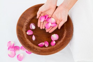 Obraz na płótnie Canvas Petals of flower in wooden bowl