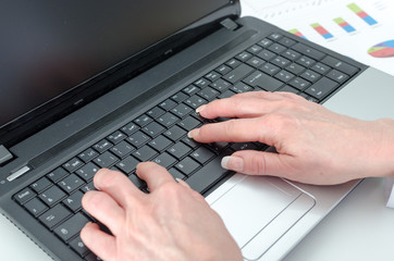 Businesswoman typing on a laptop