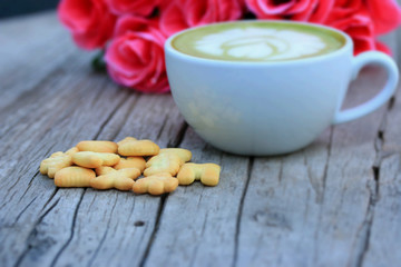 Green tea with milk and crackers.