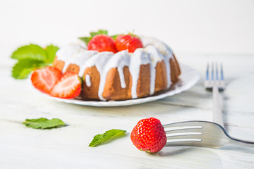 Cake with fresh strawberries