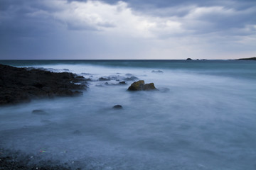 sea under cloudy sky