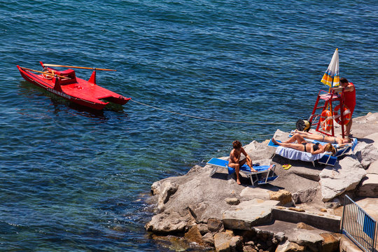 People tanning