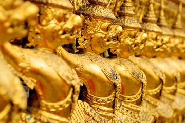 golden statue in wat phra keaw
