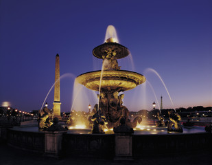 コンコルド広場の噴水とオベリスク