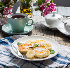 pancakes from cottage cheese  with banana, powdered sugar and mi