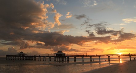 Fototapeta na wymiar Abendstimmung am Pier von Fort Myers Beach