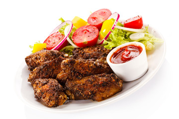 Grilled chicken nuggets and vegetables 