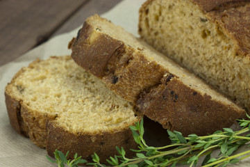 Fototapeta na wymiar Wholemeal bread on brown paper