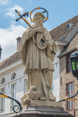 Obraz premium Sanctus Joannes Nepomucenus standbeeld in Brugge Wollestraat