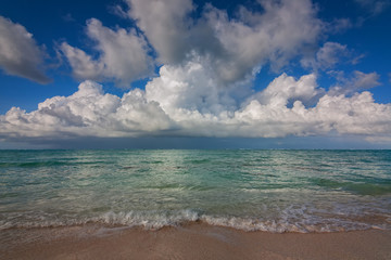Fototapeta na wymiar tropical ocean beach and sky