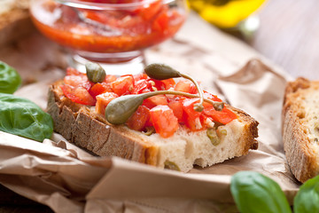 Frische italenische bruschetta 