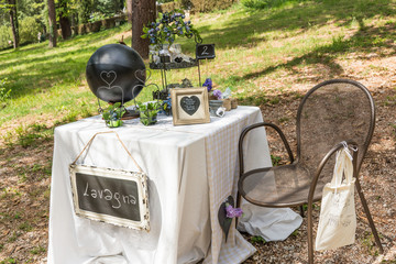 Tavolino vintage all'aperto