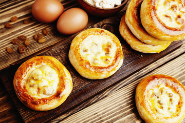 Patties with cottage cheese and raisins