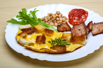 Breakfast with eggs, bacon and beans