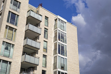 Fassade eines modernen Wohngebäudes in Hamburg, Deutschland