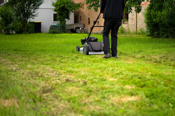 Rasen m&auml;hen