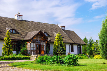 Fototapeta na wymiar Typical alsacien house in small village, Bas-Rhin