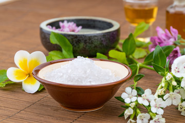 Obraz na płótnie Canvas salt bowl, essential oil, flower float on water china backgroun