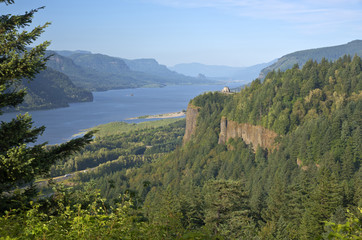 Fototapeta na wymiar Columbia River Gorge and surrounding forests.