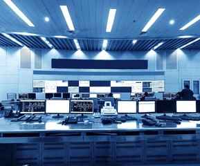 Modern plant control room and computer monitors - 84977973