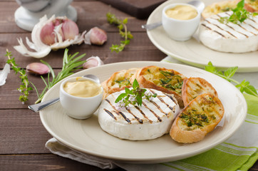 Grilled camembert with mini herbs baguettes