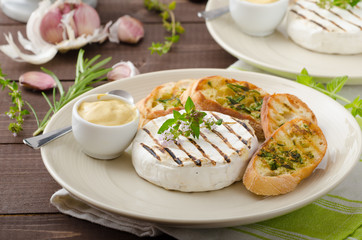 Grilled camembert with mini herbs baguettes