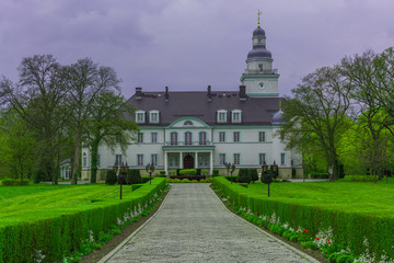 Fototapeta na wymiar historical country house in Koszewo