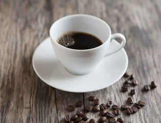 tasse de café et grains torréfiés