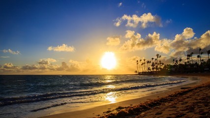 Fototapeta na wymiar Sunrise over Caribbean sea