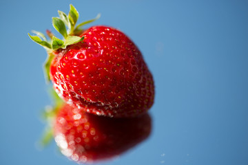 Erdbeere gespiegelt