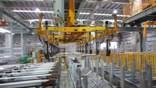 Automatic lifting in factory