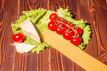 fresh pasta with tomato and chees