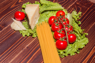fresh pasta with tomato and chees