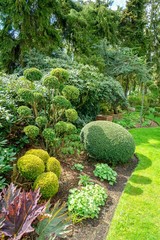 Beetbepflanzung im Ziergarten.