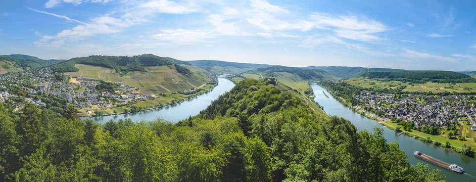 Moselle river valley near Punderich, Germany