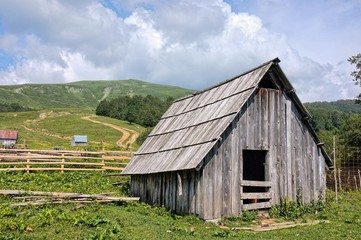 Obraz premium Old Wooden Barn In Montenegro
