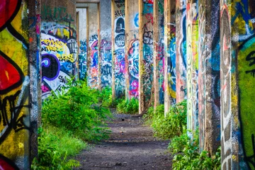 Zelfklevend Fotobehang Graffiti under an abandoned pier in Philadelphia, Pennsylvania. © jonbilous