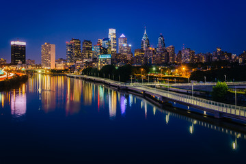 Fototapeta na wymiar The Philadelphia skyline and Schuylkill River at night, seen fro